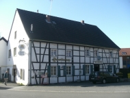 Denkmalgeschütztes Fachwerkhaus Gaststätte Dorfkrug